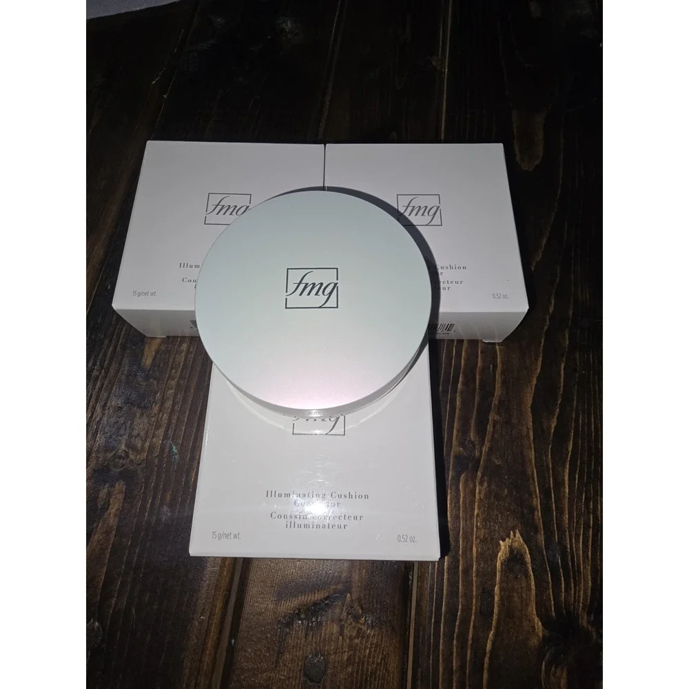 3x Avon FMG Illuminating Cushion Corrector Compact, Shade Fair -Light Makeup‎